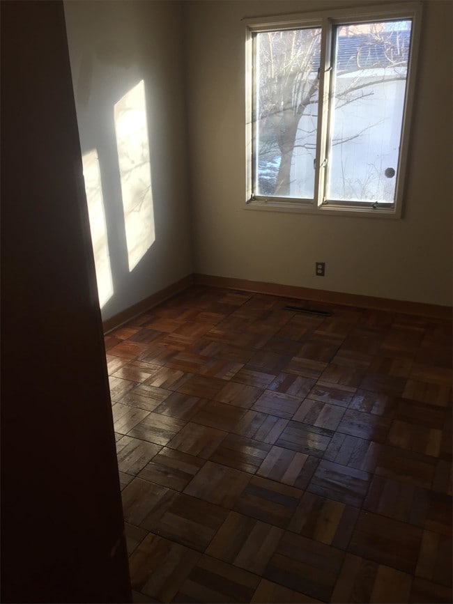 Building Photo - 150 N Pears Ave