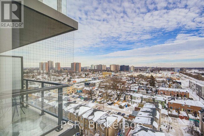 Building Photo - 8 Trent Ave