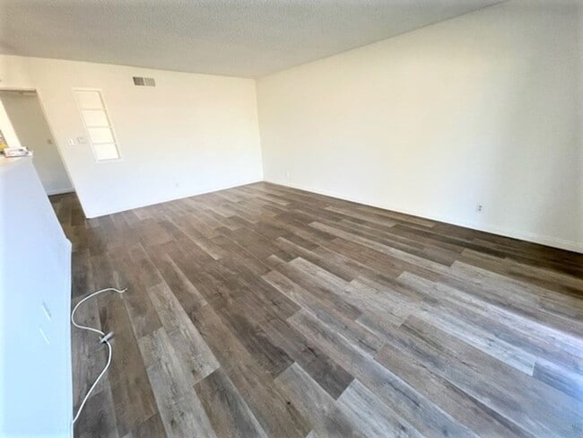 Building Photo - CYPRESS HOME  3BR 1.5BA WITH LARGE PATIO &...
