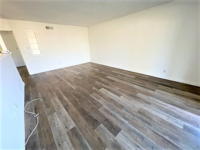 Foto del edificio - CYPRESS HOME  3BR 1.5BA WITH LARGE PATIO &...