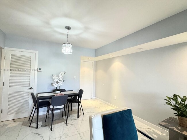 Building Photo - 9701 Fontainebleau Blvd