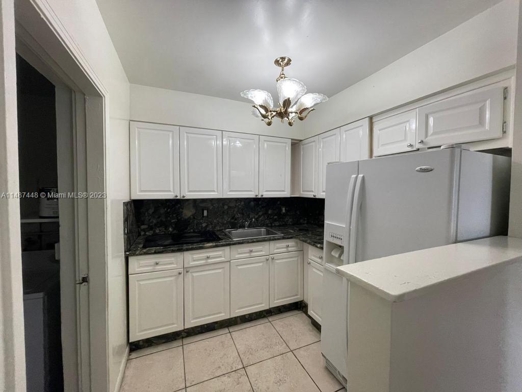 Primary Photo - 905 NW 24th Ave