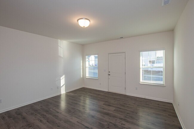 Foto del edificio - 2 Bedroom Townhome - HWY 601 AVAILABLE MARCH 2026