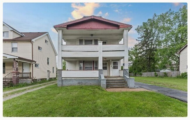 Foto del edificio - 12917 Maplerow Ave