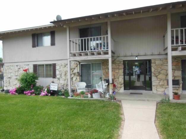 Primary Photo - Maplecrest Apartments