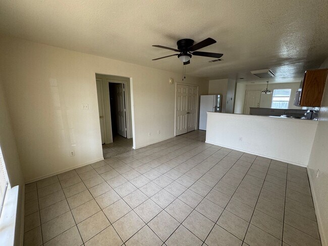 Foto del edificio - 1300 Dugger Cir