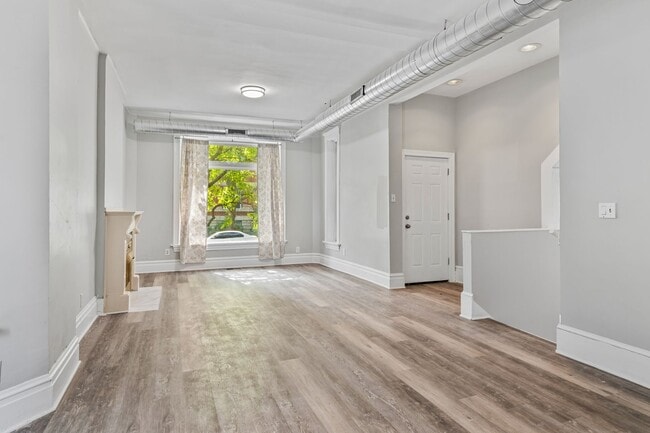 Building Photo - 1345 N Maplewood Ave