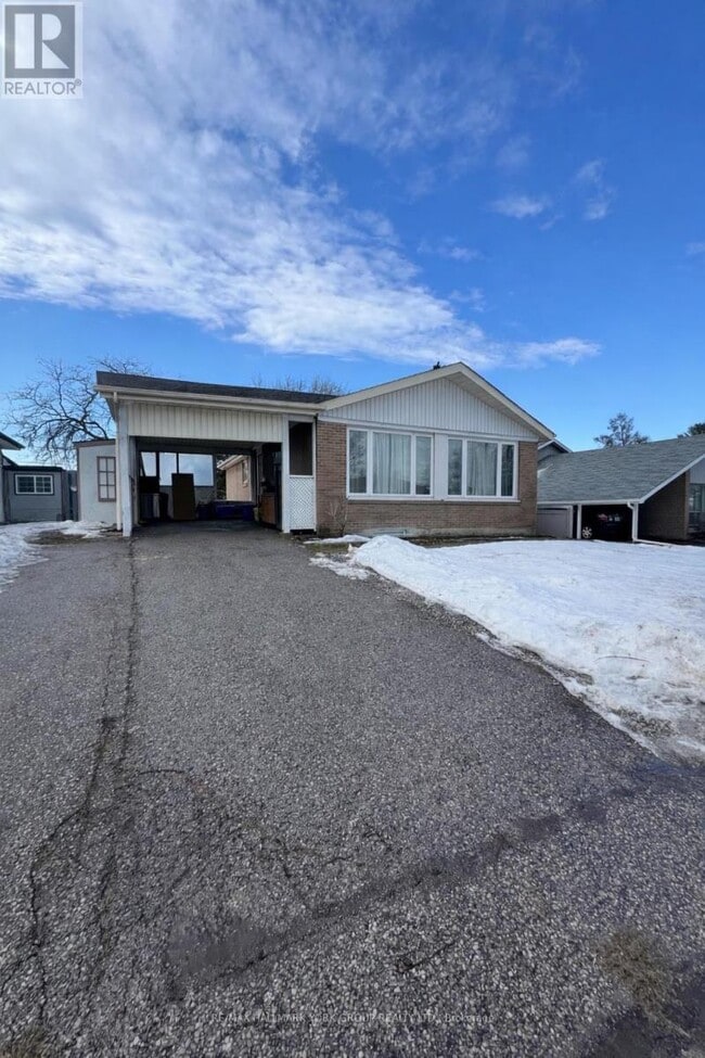 Building Photo - 856 Krosno Blvd