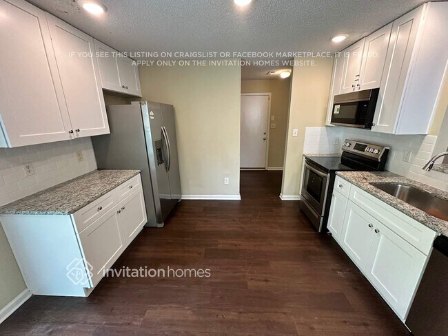 Foto del edificio - 9808 Aviary Hill Way