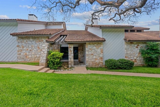 Building Photo - 2217 Onion Creek Pkwy