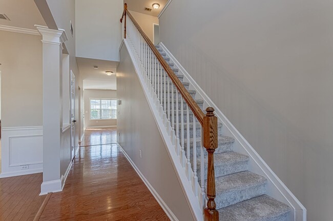 Building Photo - Master on Main! Home in Popular Autumn Tra...