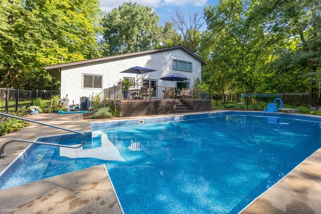 Primary Photo - 5 br, 3.5 bath House - 65 Birch Bluff Road