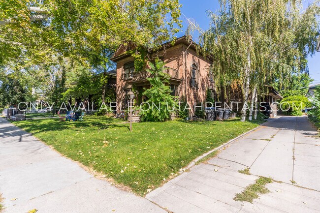 Foto del edificio - 429 E Center St