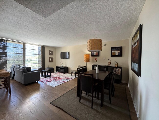 Foto del edificio - 1750 NE 115th St
