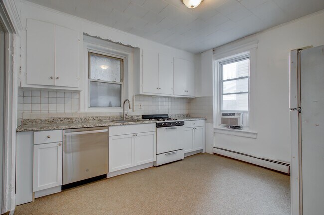 Building Photo - 424 Baldwin Ave