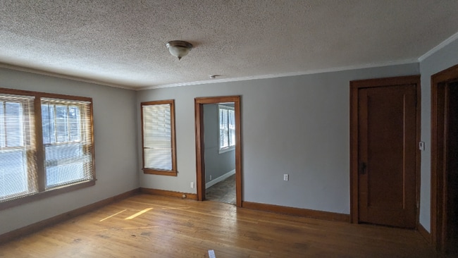 Building Photo - 524 S Hardy Ave