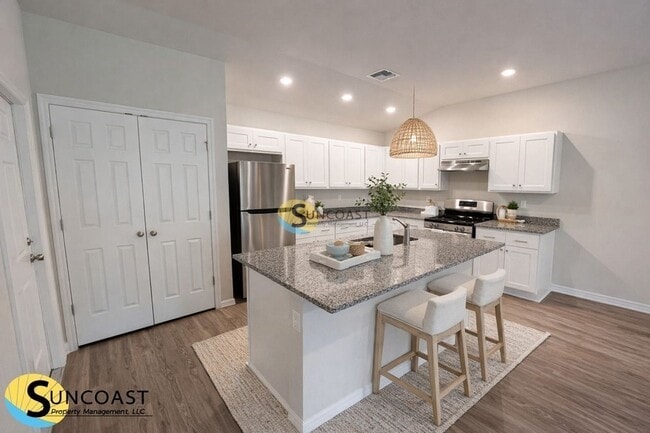 Building Photo - 355 Reeves St