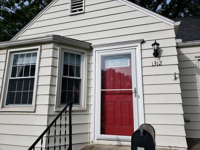 Building Photo - 1312 Wyandotte Ave
