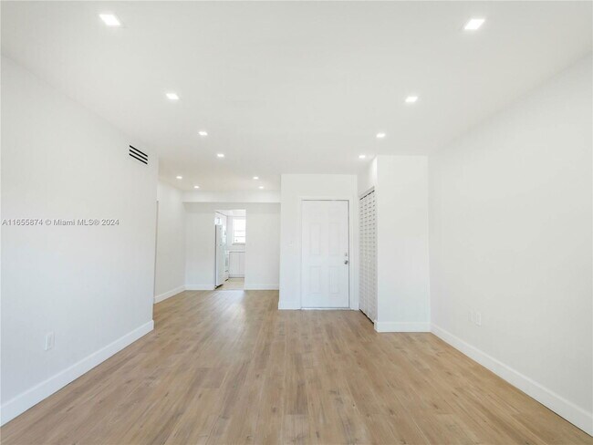 Foto del edificio - 7610 SW 82nd St