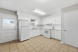 Building Photo - 742 N 6th St