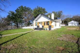 Building Photo - 71 Crown Rd