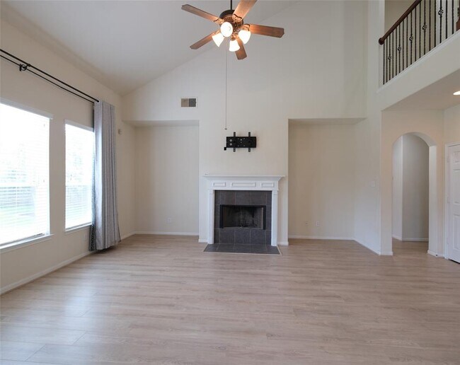 Foto del edificio - 12802 Flat Creek Dr