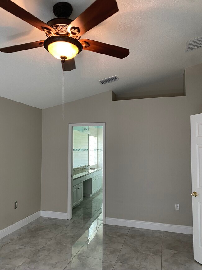Building Photo - 10105 Arbor Run Dr