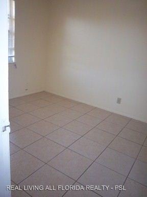 Foto del edificio - 1544 SE Royal Green Cir