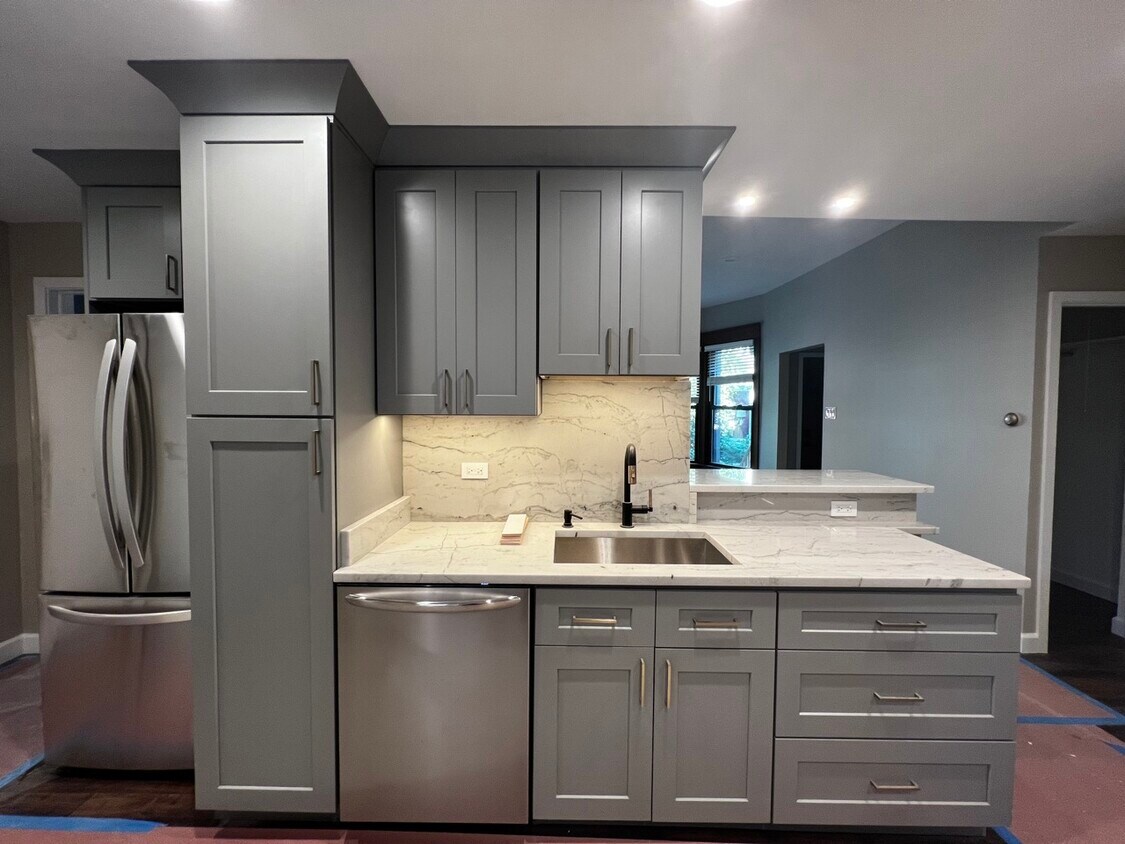 Brand new kitchen - 832 W George St