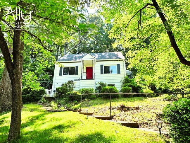 Foto del edificio - 722 McIntire Rd