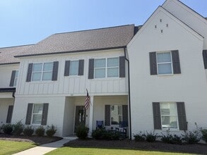 Building Photo - 721 Southview Dr