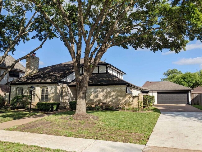 Building Photo - 4003 W Valley Dr