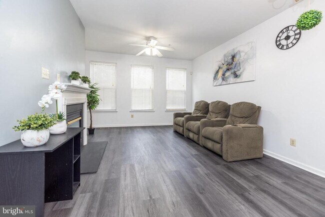 Foto del edificio - 483 Fort Hill Cir