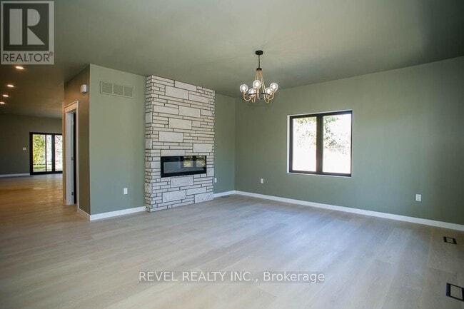 Building Photo - 7 Scott Dr