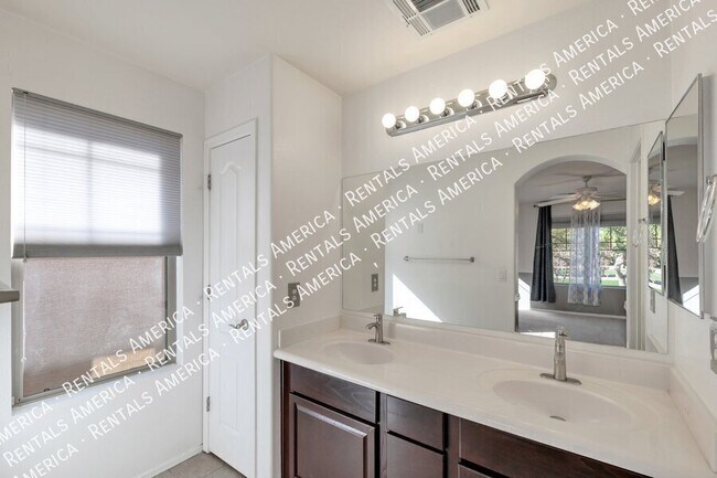 Foto del edificio - 3745 E Kerry Ln