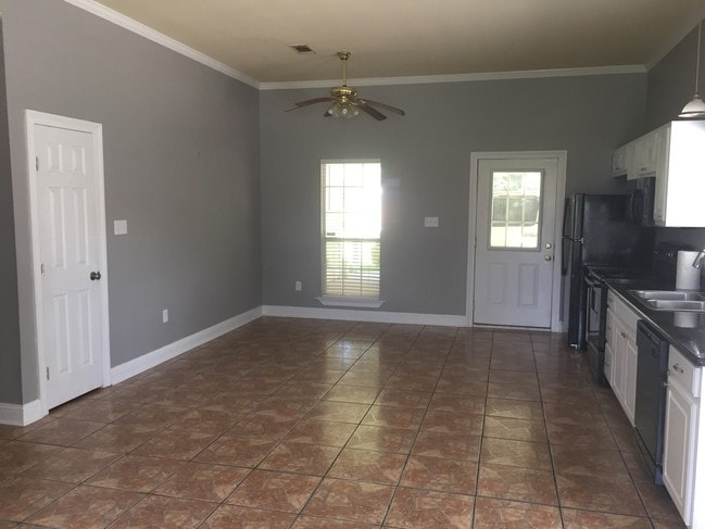 Building Photo - 14313 Sunnyhill Ave