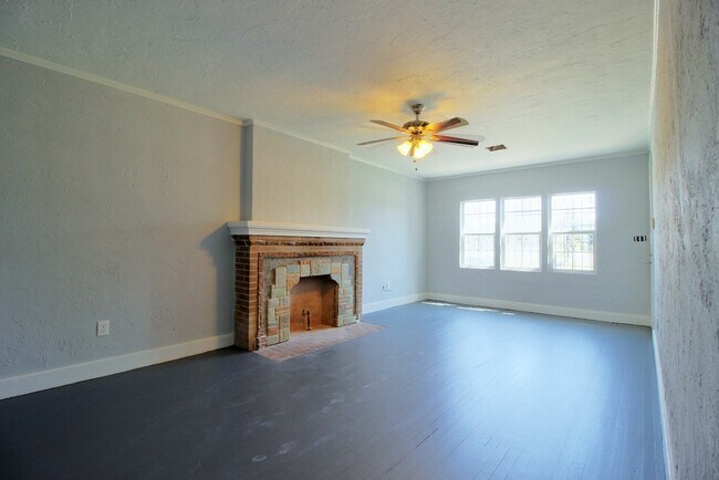 Foto del edificio - 813 NE 24th St