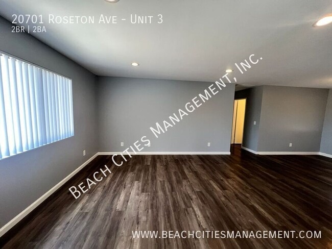 Foto del edificio - 20701 Roseton Ave