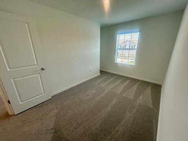 Foto del edificio - Stylish Townhome in the Heart of Ruskin – ...