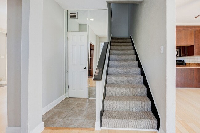 Foto del edificio - Modern Townhome  3 Bedrooms/2.5 Bathrooms