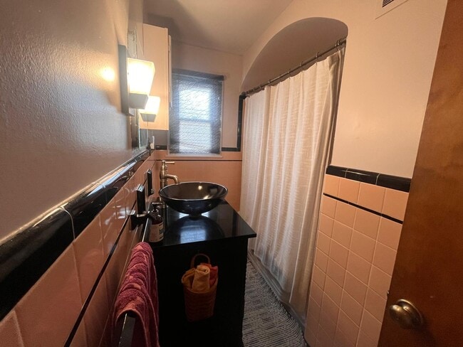 Building Photo - 128 Murrayhill Ave