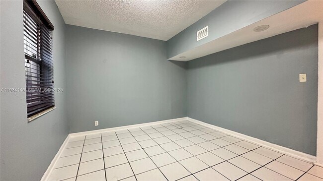 Foto del edificio - 2220 Charleston St