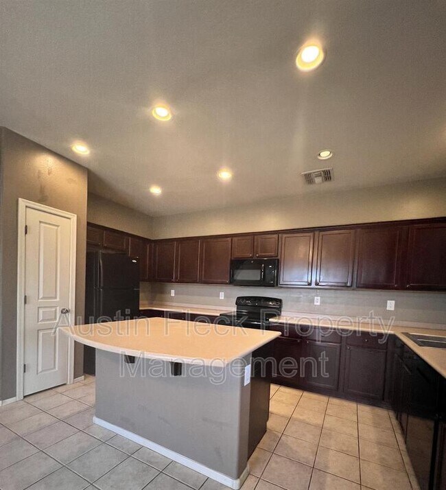Foto del edificio - 1683 E Elgin St