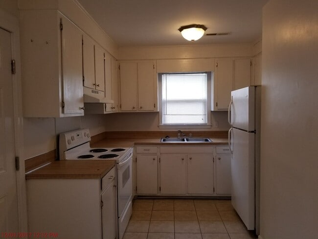 Building Photo - 126 Red Cedar Dr