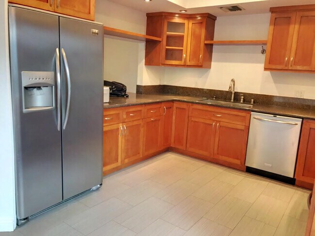 Building Photo - One of a kind condo in Valley Village now ...
