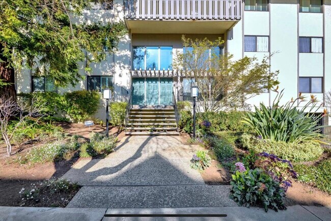 Building Photo - 73 3rd St