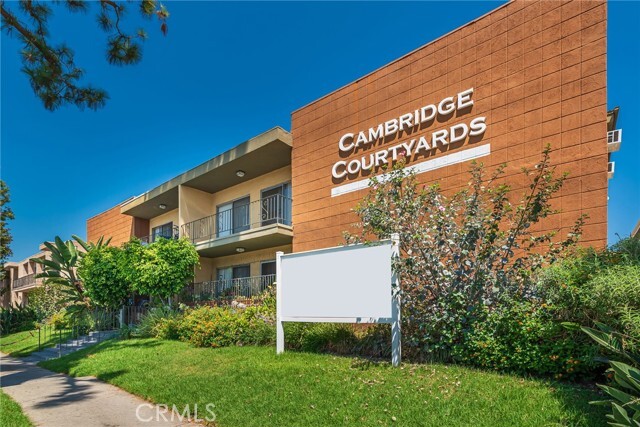 Foto principal - 17931 Devonshire St