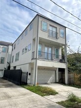 Building Photo - 2405 Bastrop St