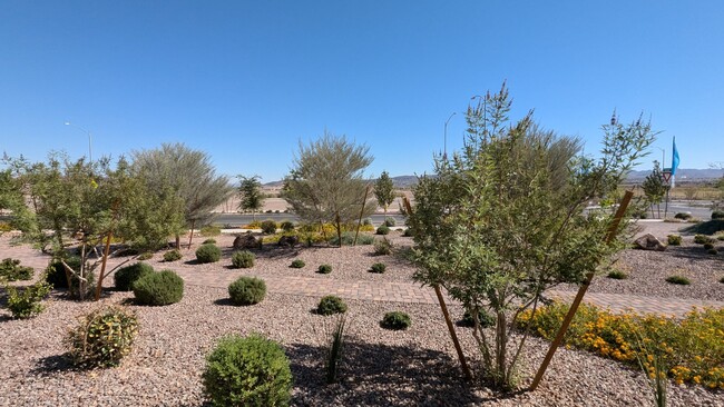 Building Photo - Henderson Townhome