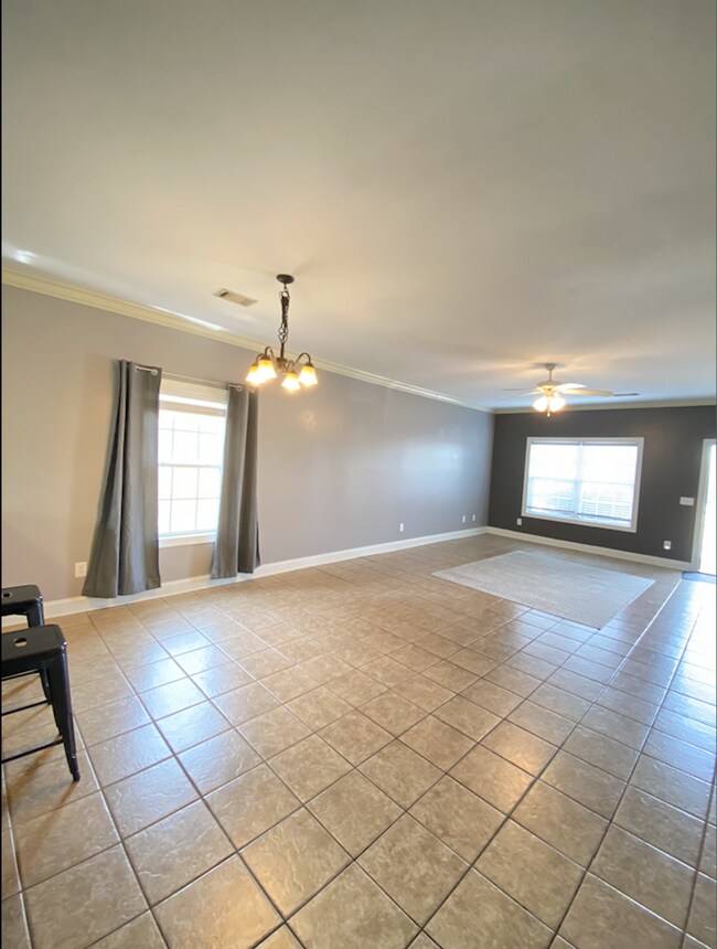 Foto del edificio - Completely Renovated Duplex in Auburn